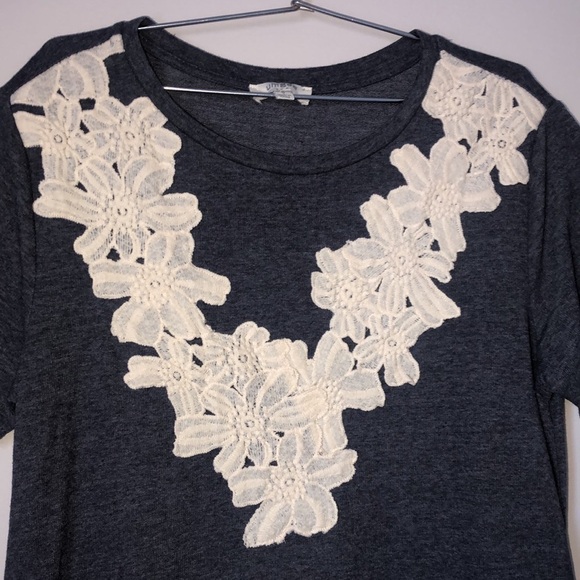 Umgee Dress Size Small T-Shirt with Lace Short Sleeve Soft and Comfortable - Picture 2 of 6
